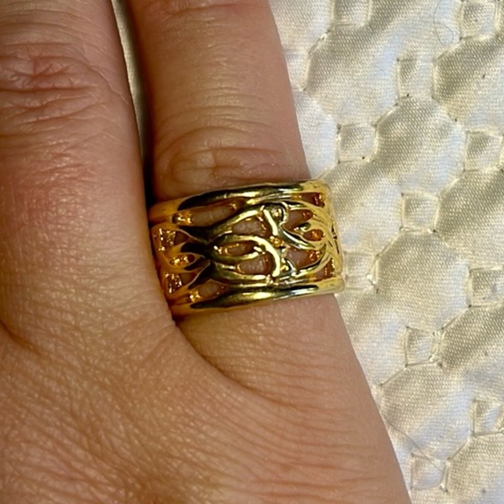 Gold tone fashion ring. Wide band. 6.5